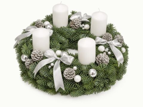 Adventkranz Modern Weiß-Silber (Ø ca. 30 cm) — handgefertigt im Polisi Gartencenter Wien